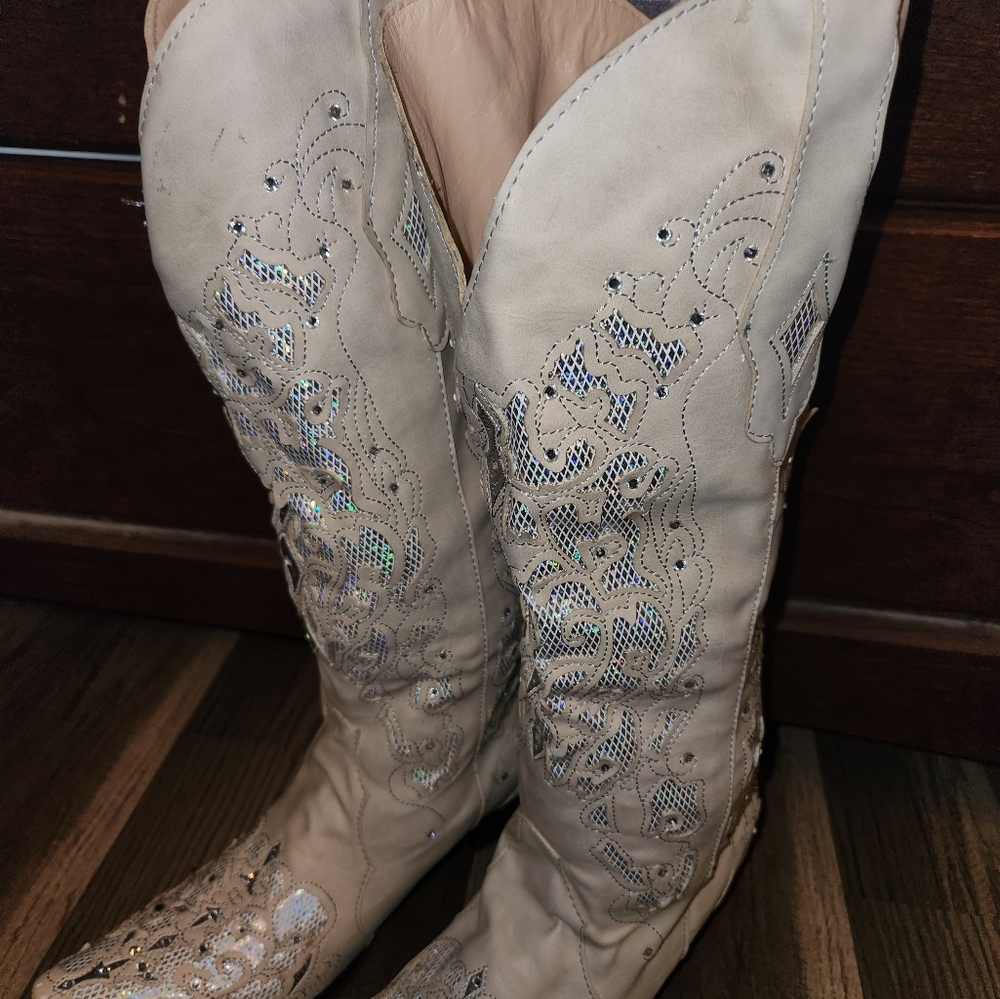 NWOT Cream and Silver Embellished Cowboy Boots size 38/7 Never Worn - Picture 4 of 9